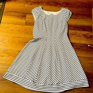 Women’s Fit & Flare Dress - Size L
